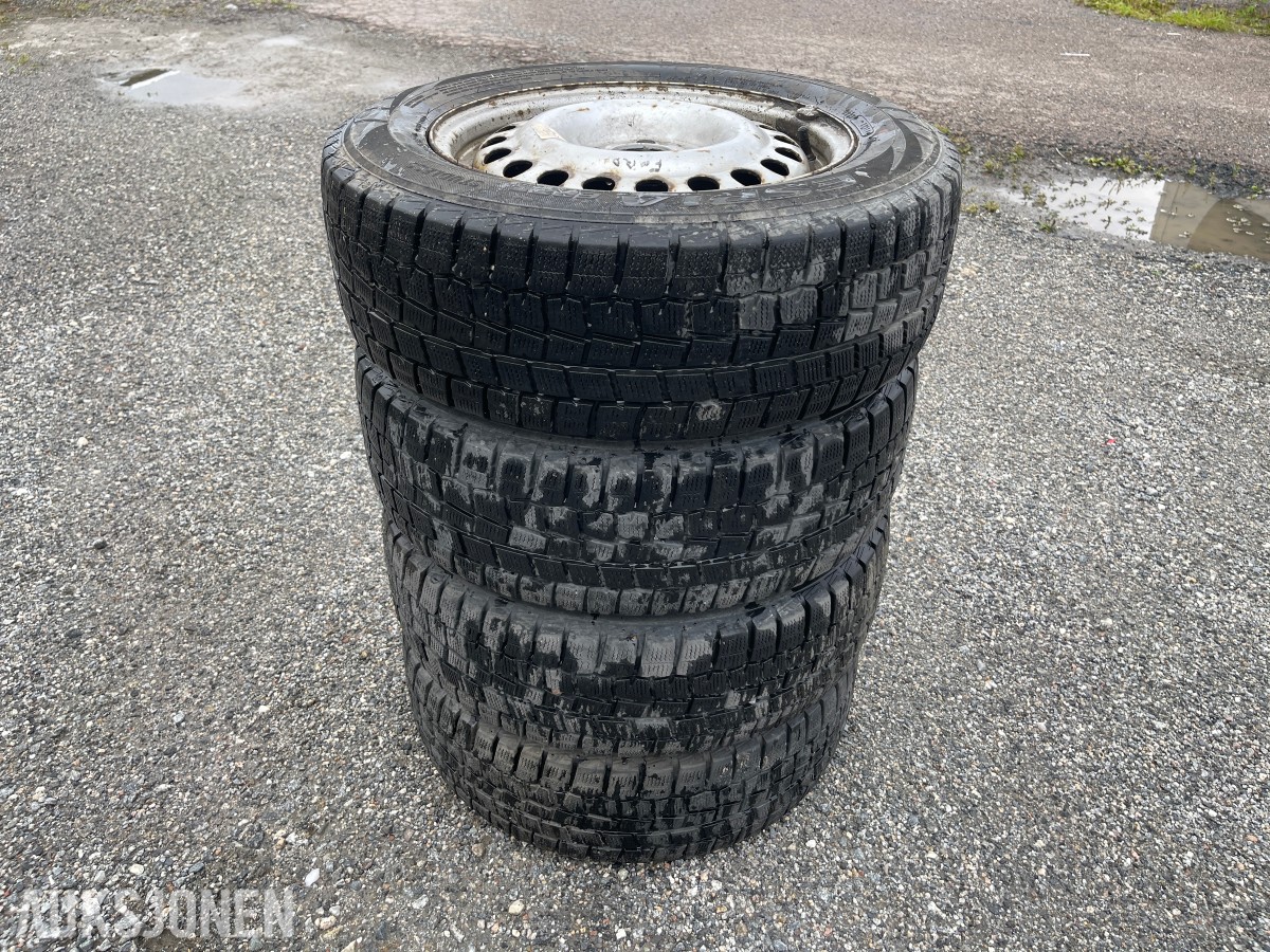 4 stk Falken vinterhjul 195/65 R15 på stålfelg