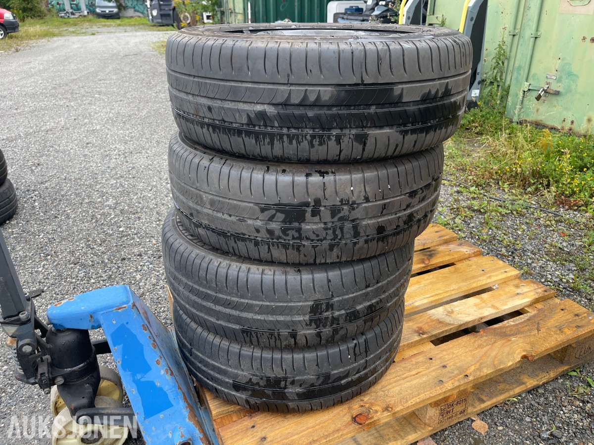 4 stk Michelin sommerdekk 205/60 R16 96H på stålfelg