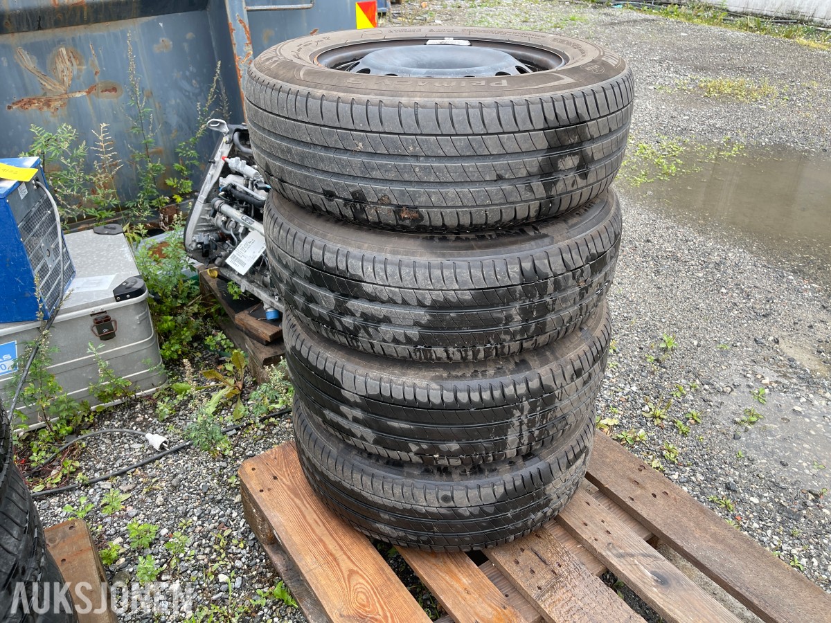 4 stk Michelin Primacy 3 sommerhjul 215/65 R16 på stålfelg