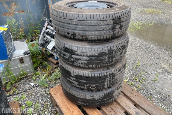 4 stk Michelin Primacy 3 sommerhjul 215/65 R16 på stålfelg