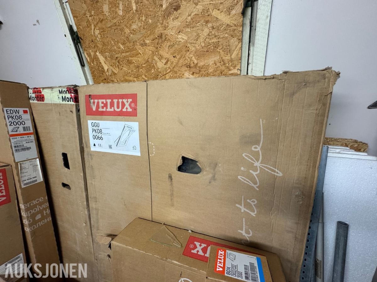 2 stk. VELUX Vinduer 94 × 140 cm med inndekning