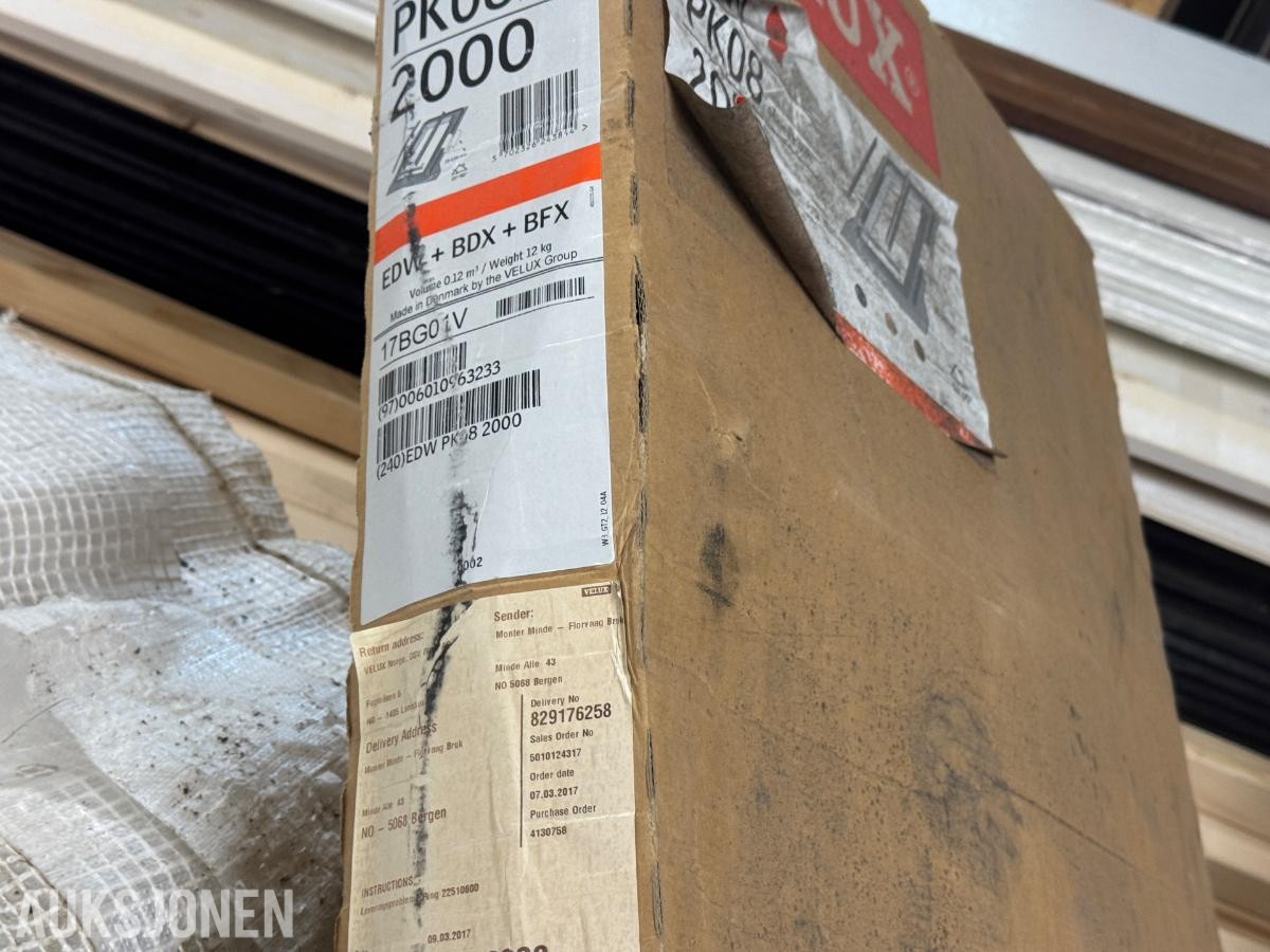 2 stk. VELUX Vinduer 94 × 140 cm med inndekning