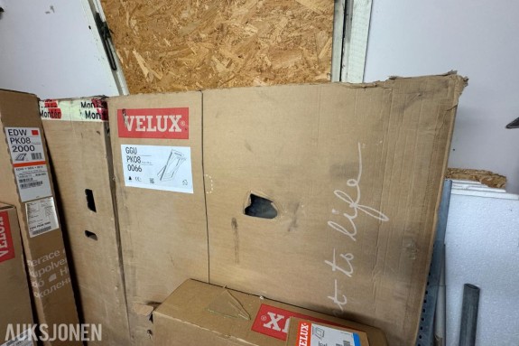 2 stk. VELUX Vinduer 94 × 140 cm med inndekning