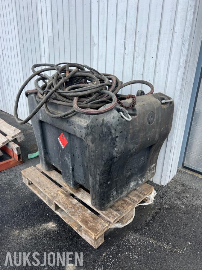 Dieseltank Ca 400 liter Med pumpe - ingen minstepris