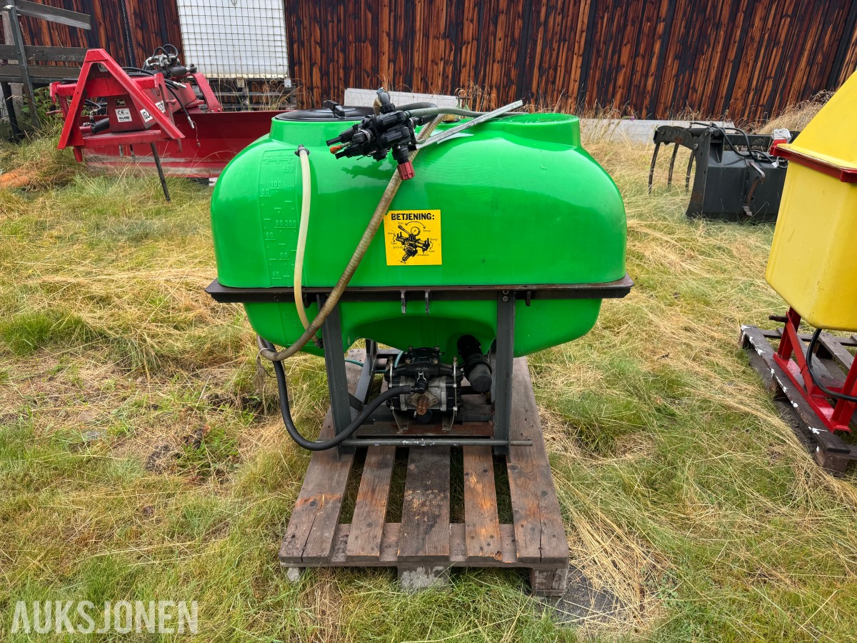400 liters PTO-drevet traktorsprøyte med 3-punktsfeste Comet BP 60/20 pumpe