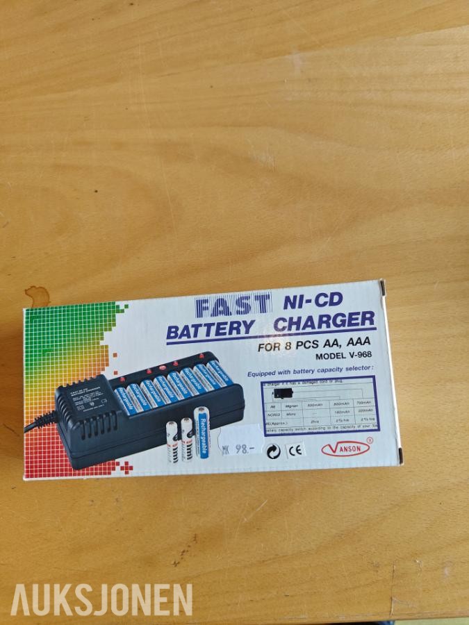 28 stk - nye Fast Battery charger - Batterilader for 8 stk AA. AAA batterier