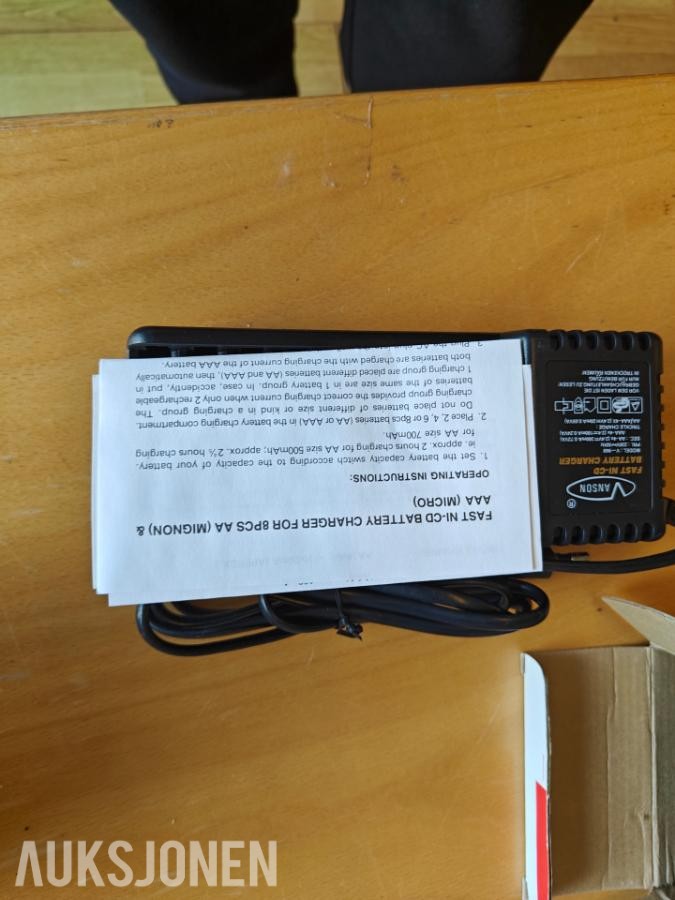28 stk - nye Fast Battery charger - Batterilader for 8 stk AA. AAA batterier