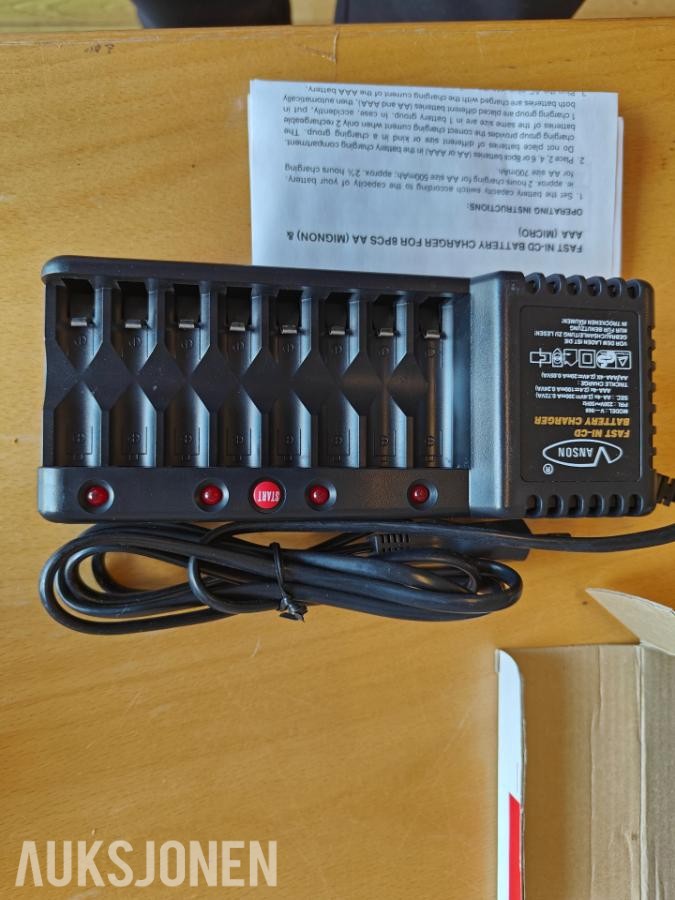 28 stk - nye Fast Battery charger - Batterilader for 8 stk AA. AAA batterier