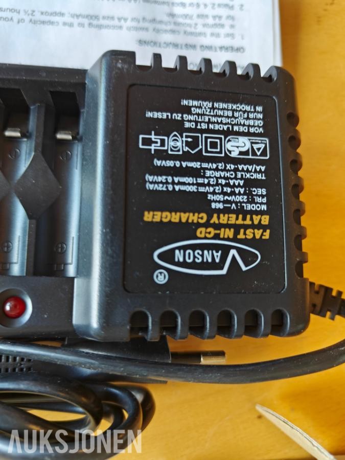 28 stk - nye Fast Battery charger - Batterilader for 8 stk AA. AAA batterier