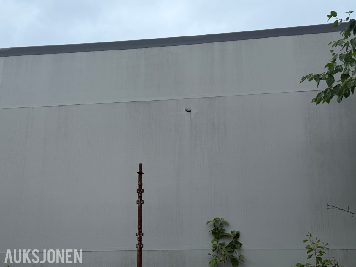Rubb lagerhall/industrihall med stålkonstruksjon og duk - Skyvedører