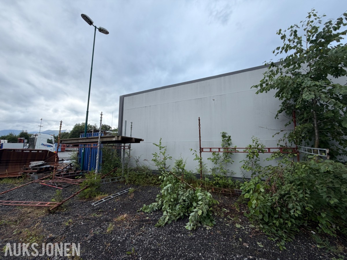 Rubb lagerhall/industrihall med stålkonstruksjon og duk - Skyvedører