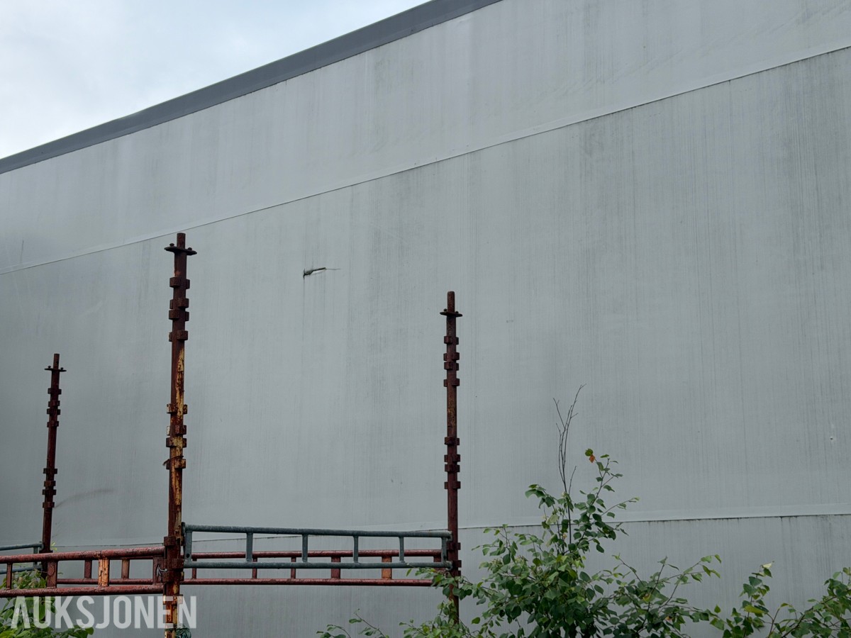 Rubb lagerhall/industrihall med stålkonstruksjon og duk - Skyvedører