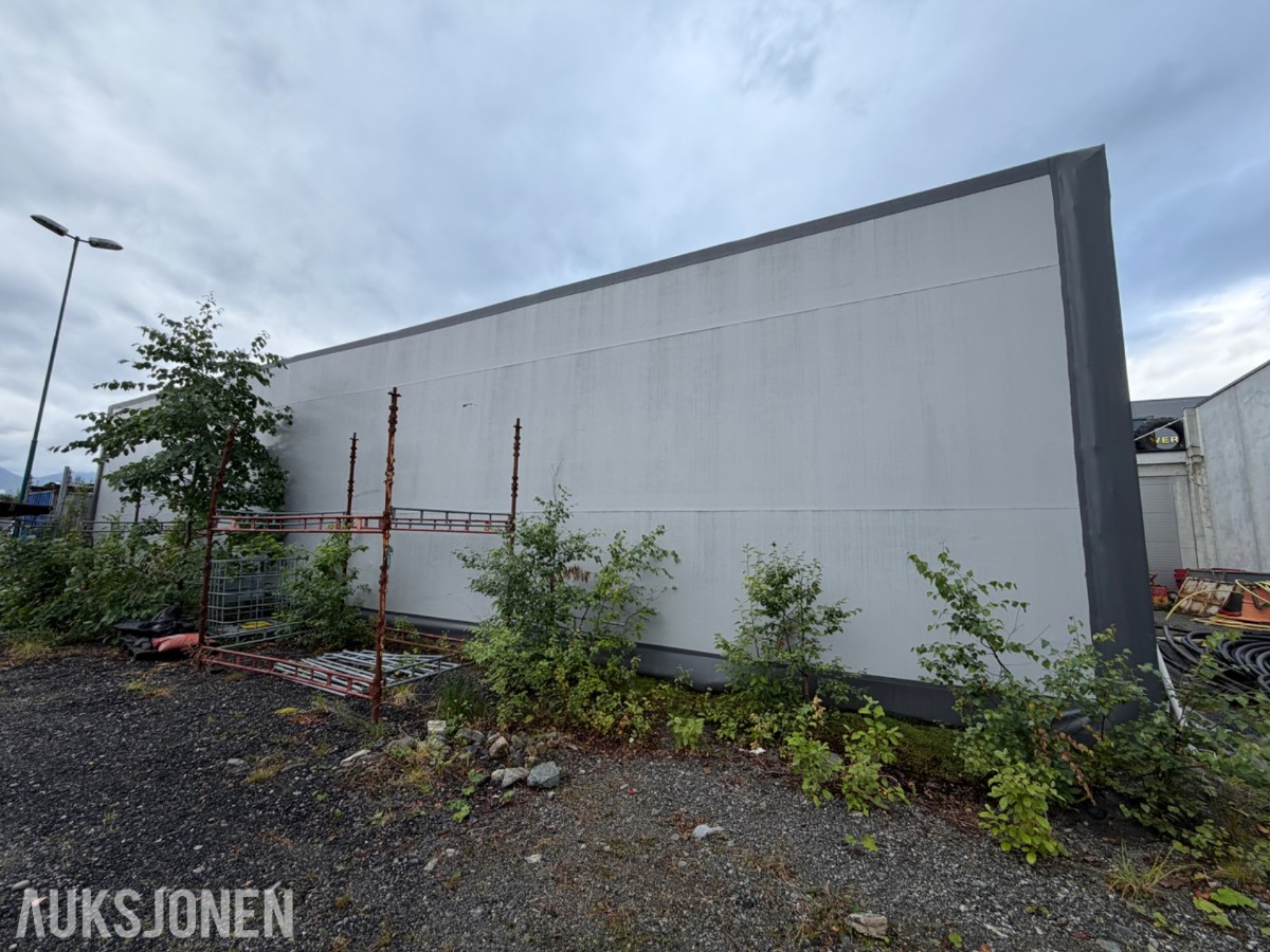 Rubb lagerhall/industrihall med stålkonstruksjon og duk - Skyvedører