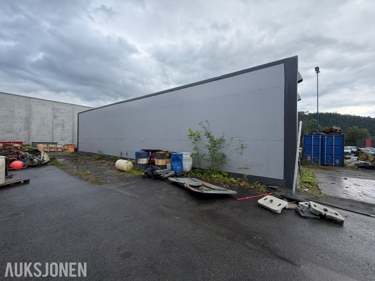 Rubb lagerhall/industrihall med stålkonstruksjon og duk - Skyvedører