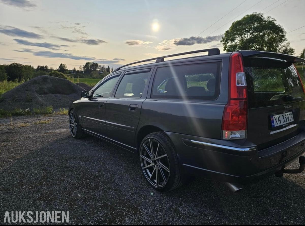 2006 Volvo V70 2.4 185hk AWD HELSKINN TAKLUKE S+V DEKK HENGERFESTE