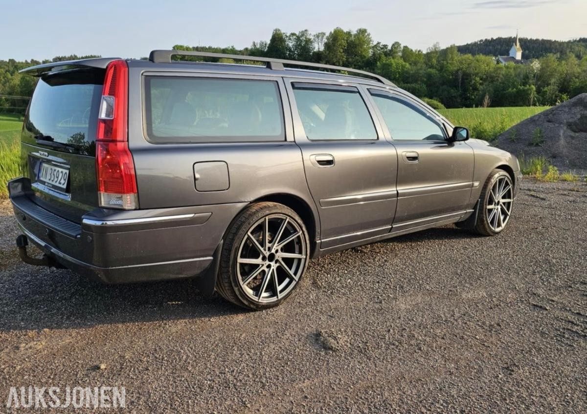 2006 Volvo V70 2.4 185hk AWD HELSKINN TAKLUKE S+V DEKK HENGERFESTE