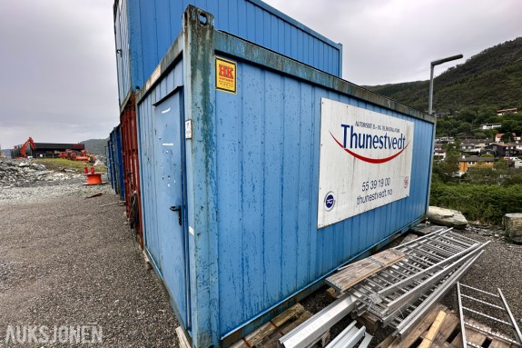 20 fots containerbrakke - kontorbrakke - med møbler og kjøleskap