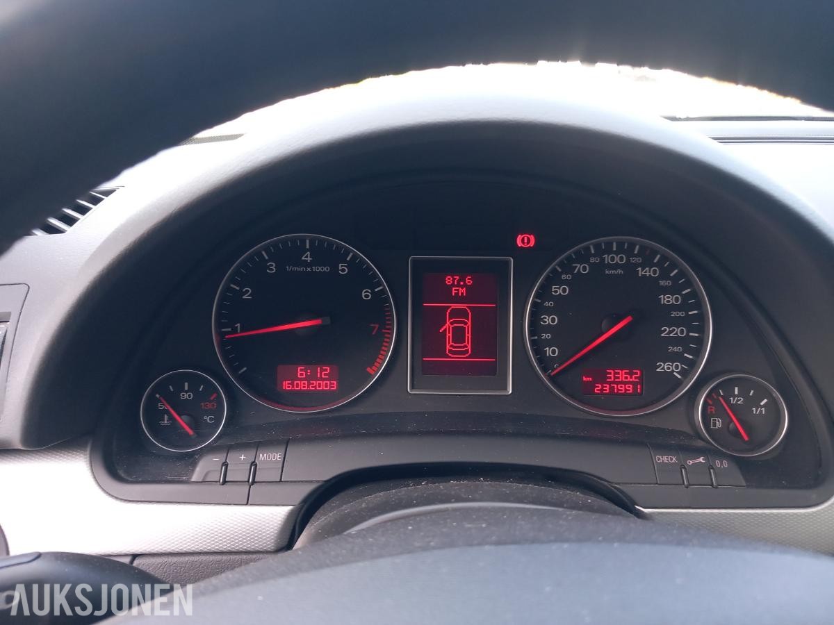 2004 Audi A4 1.6 102hk hengerfeste s+v dekk eu ok 03.2027