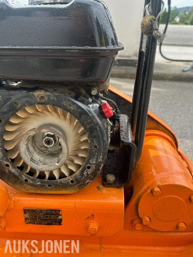 2016 Mikasa F80H vibroplate, Honda motor, 90 kg