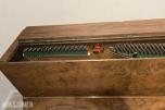 Kemble London piano i valnøtt med pianokrakk – klassisk modell
