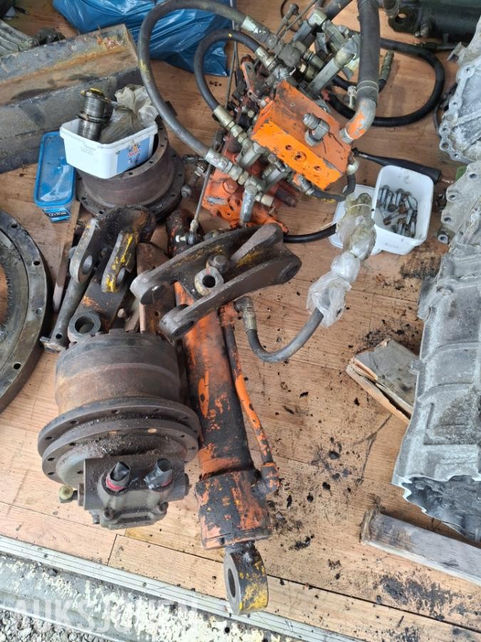 1994 PelJob TB35S Diverse deler/komponenter til gravemaskin