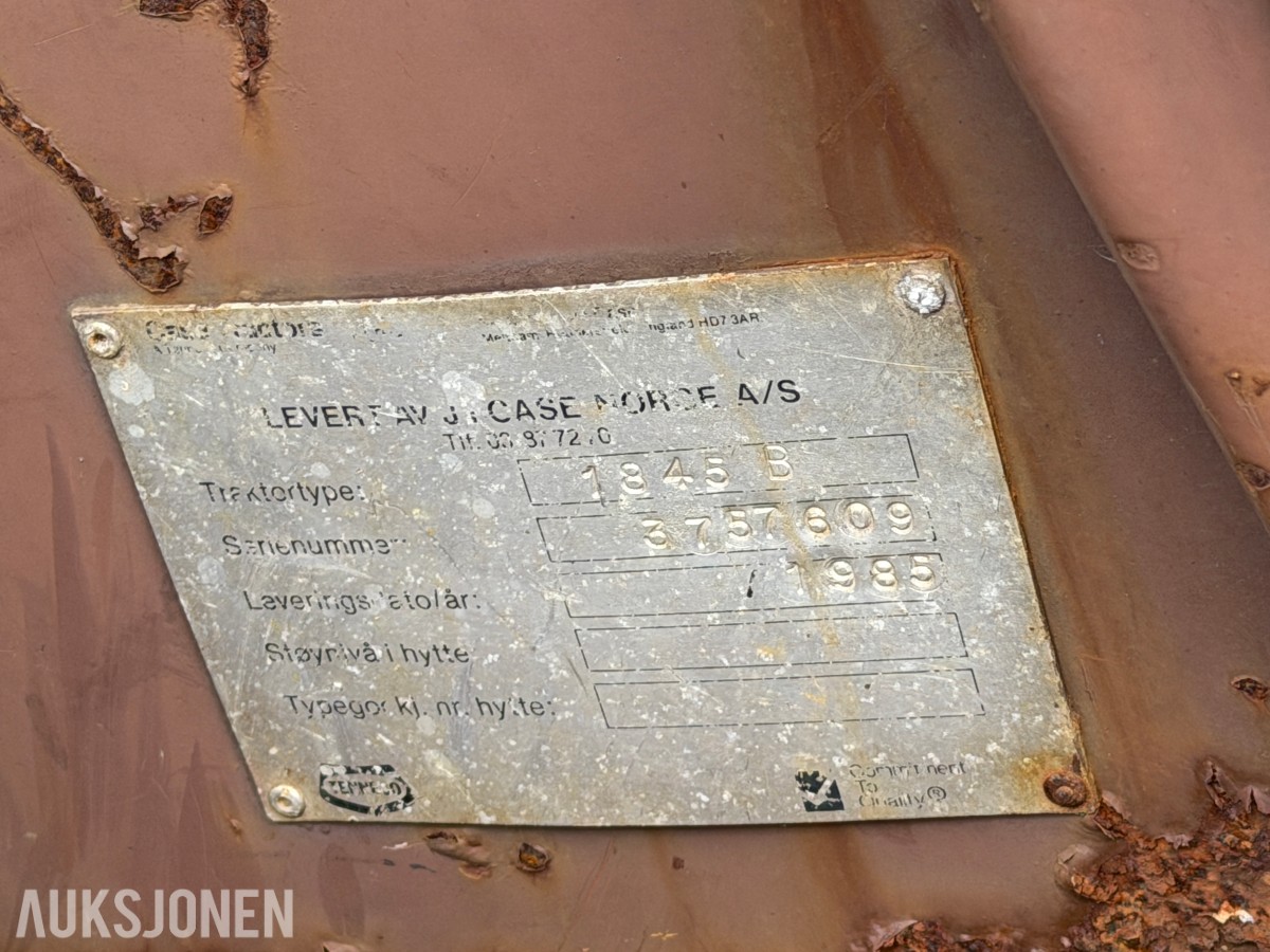 1984 Case 1845B - KOMPAKTLASTER MED SKUFFE OG PALLEGAFLER