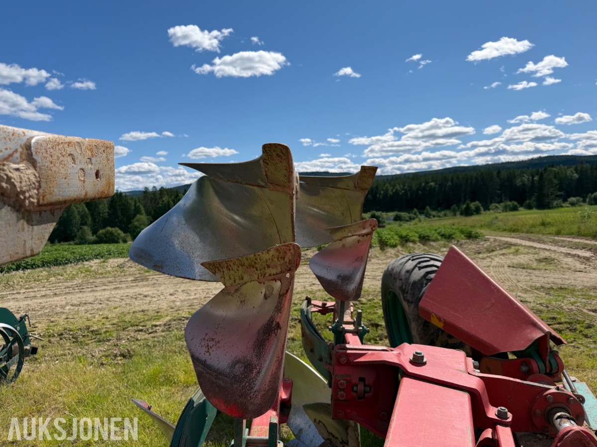 Kverneland PB100 8 skjærs vendeplog