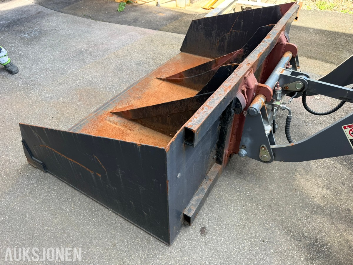 Skuffe med Trima-feste – ca. 230 cm bred