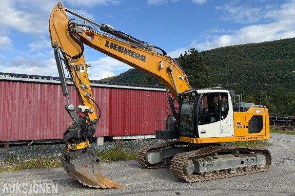 2023 Liebherr R924 LC gravmaskin 990t m/ Engcon rototilt, Gjerstad skuffe og L5 Navigation GPS