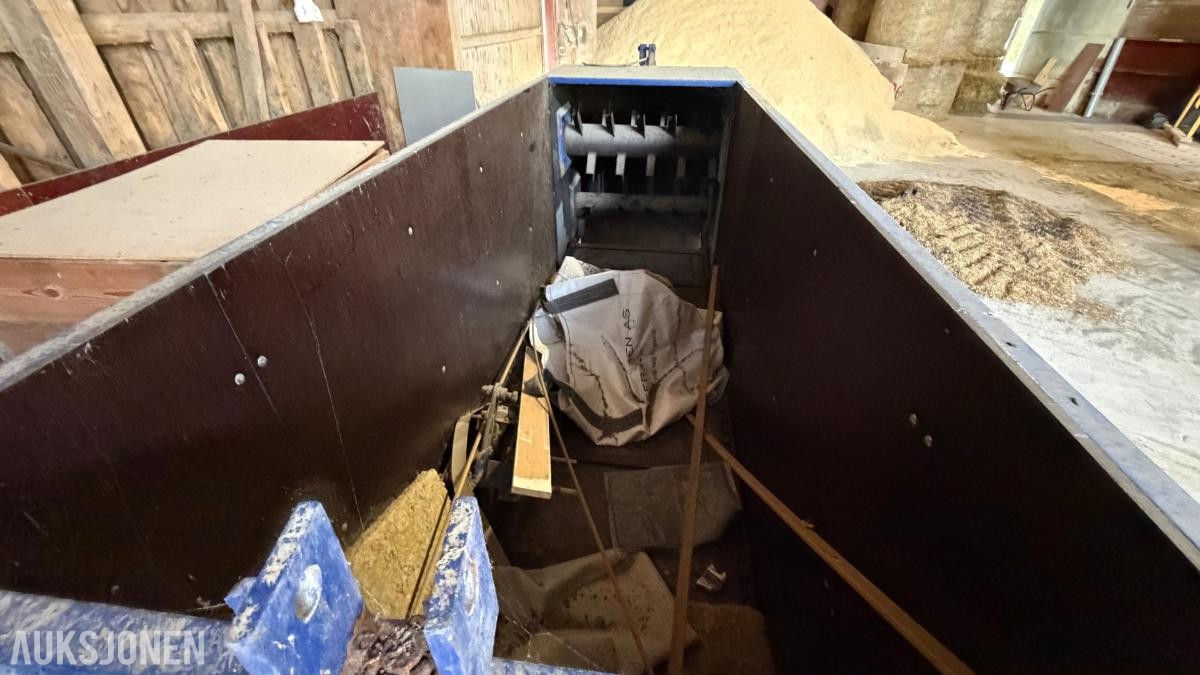 2005 DeLaval Autofeeder RA135 fôrvogn