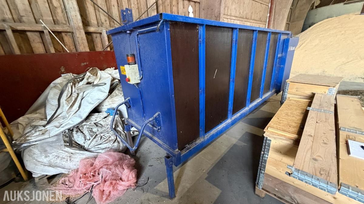 2005 DeLaval Autofeeder RA135 fôrvogn