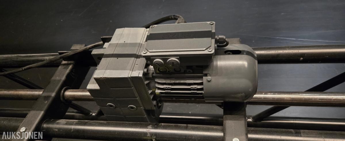 Lenze GFL05-2M - 3-fas motor m/ aksel