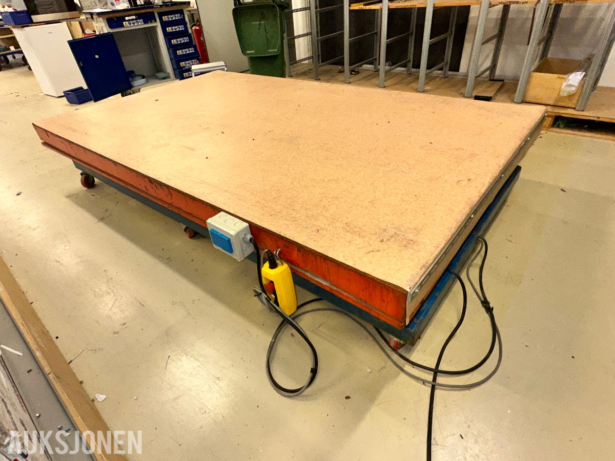 1981 Trans Lyft TT hydraulisk sakseløftebord - 3.000 kg løftekapasitet.