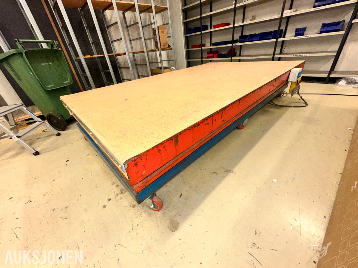 1981 Trans Lyft TT hydraulisk sakseløftebord - 3.000 kg løftekapasitet.