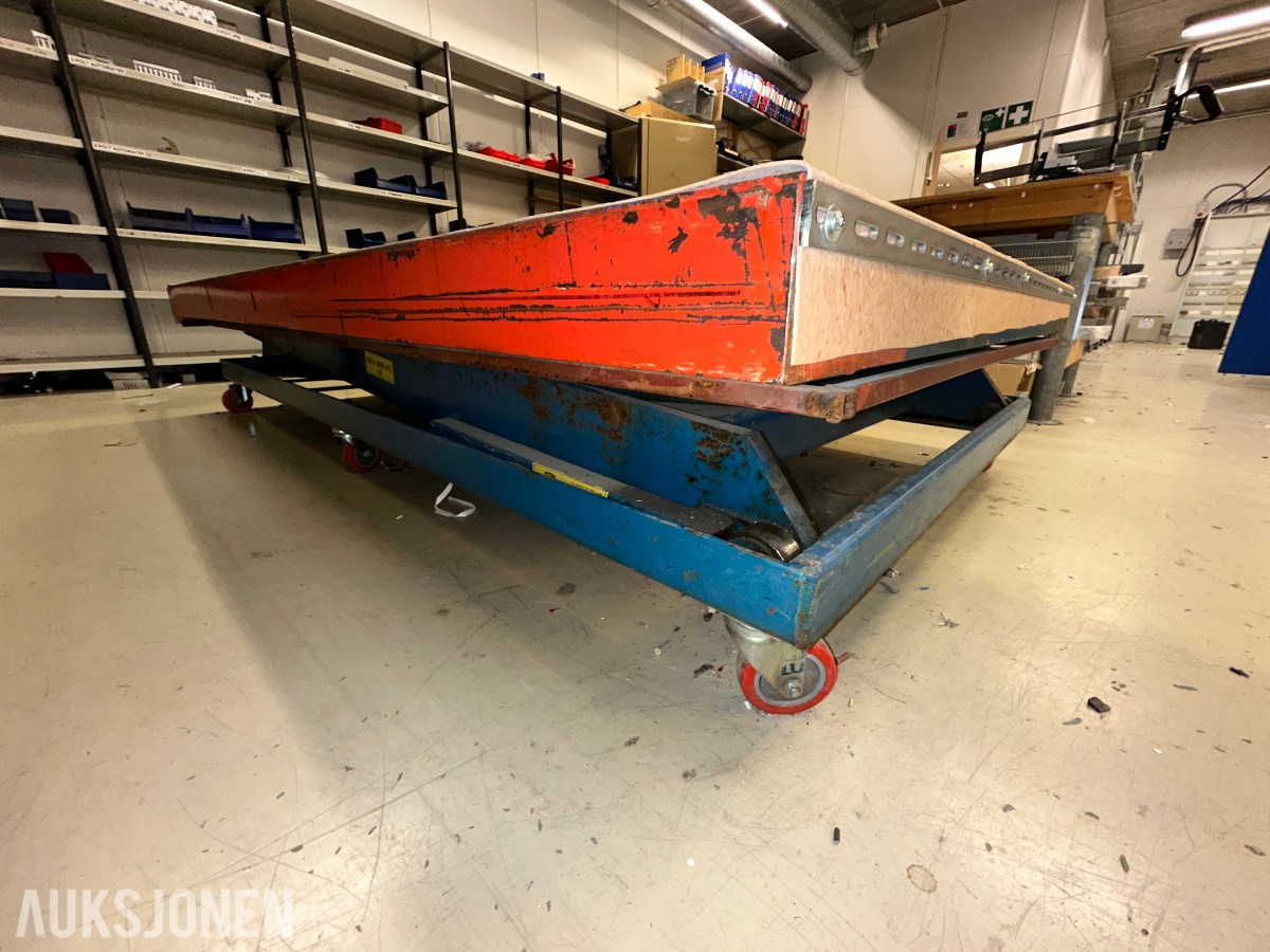 1981 Trans Lyft TT hydraulisk sakseløftebord - 3.000 kg løftekapasitet.