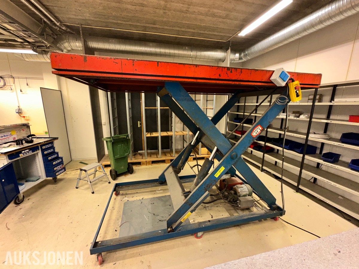 1981 Trans Lyft TT hydraulisk sakseløftebord - 3.000 kg løftekapasitet.