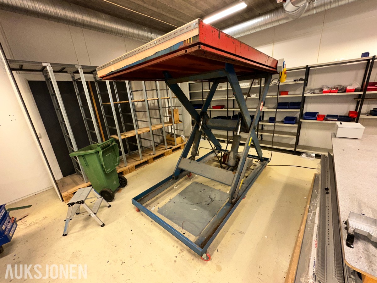 1981 Trans Lyft TT hydraulisk sakseløftebord - 3.000 kg løftekapasitet.