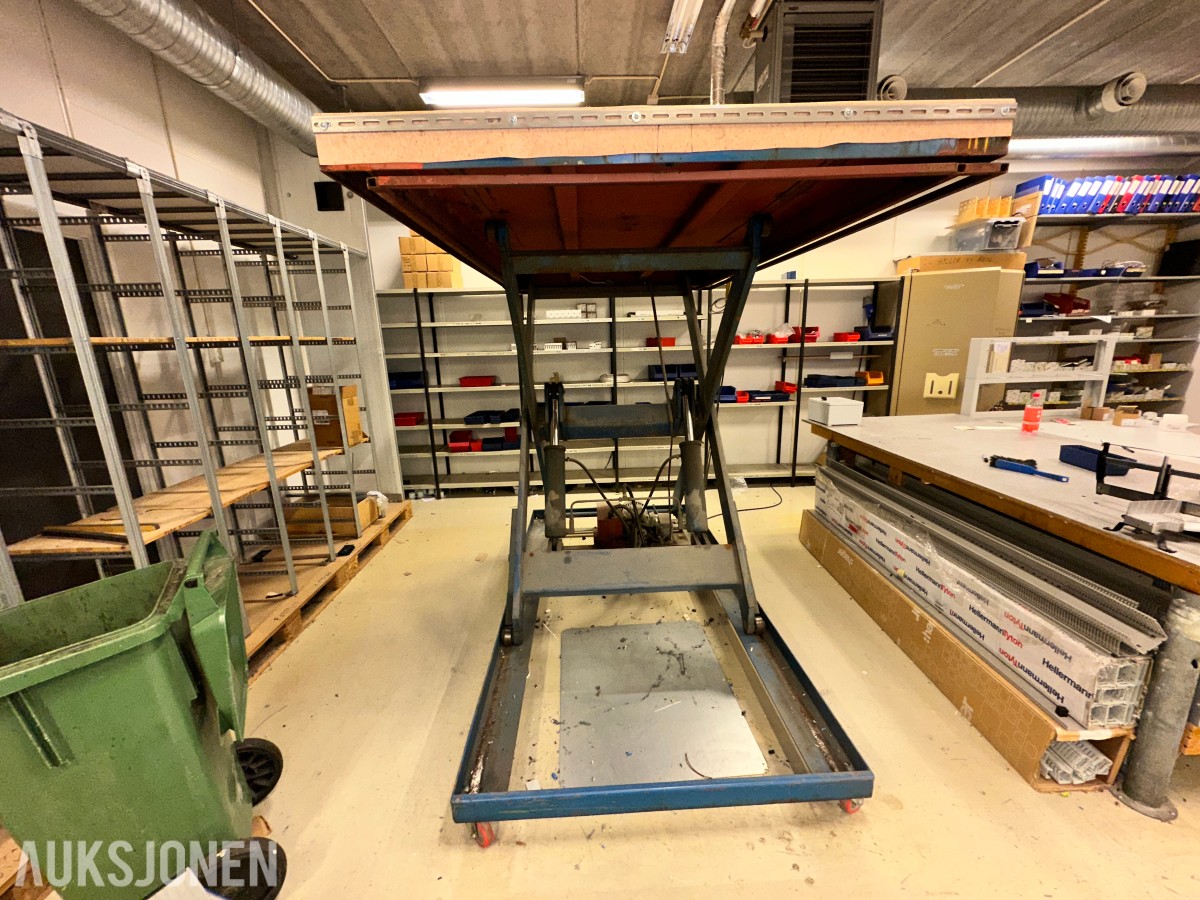 1981 Trans Lyft TT hydraulisk sakseløftebord - 3.000 kg løftekapasitet.