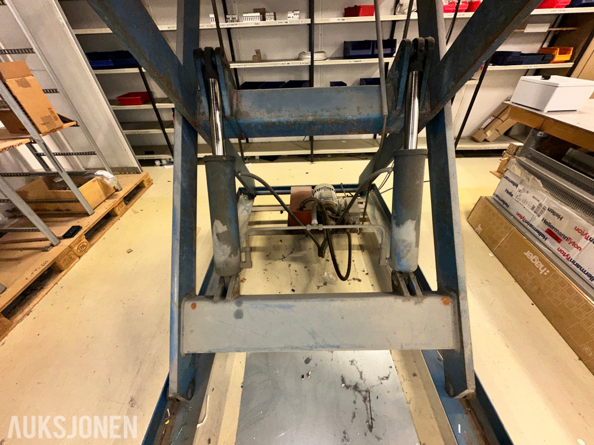 1981 Trans Lyft TT hydraulisk sakseløftebord - 3.000 kg løftekapasitet.
