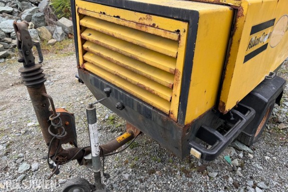 2000 Atlas Copco XAS146DD kompressor med oppgitt timetall på 4 638 timer