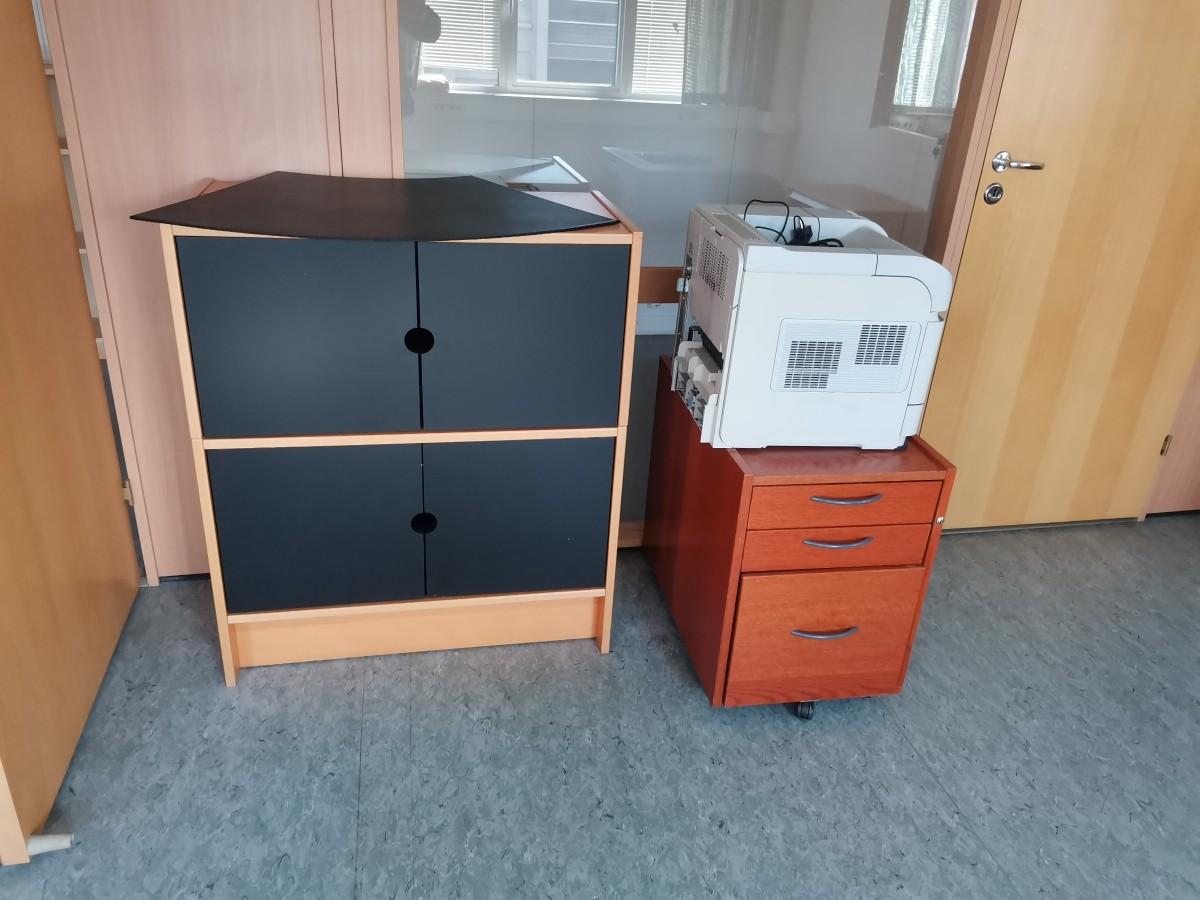 Div. kontormøbler og hyller