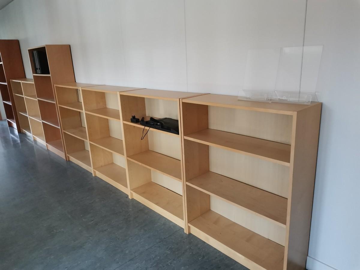 Div. kontormøbler og hyller