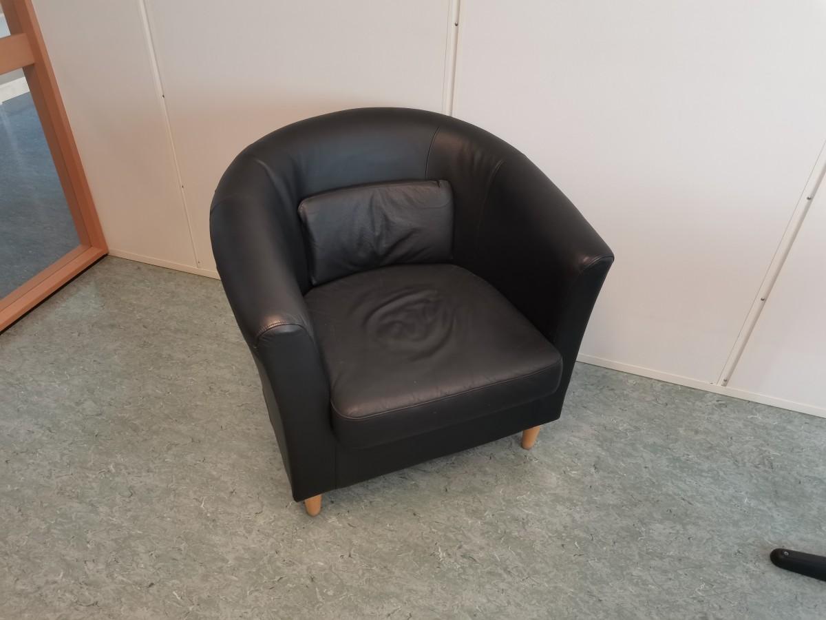 Div. kontormøbler og hyller