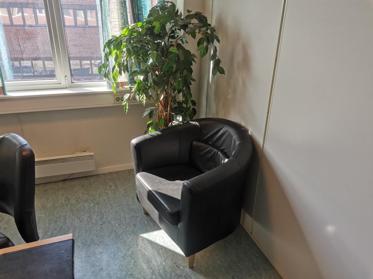 Div. kontormøbler og hyller
