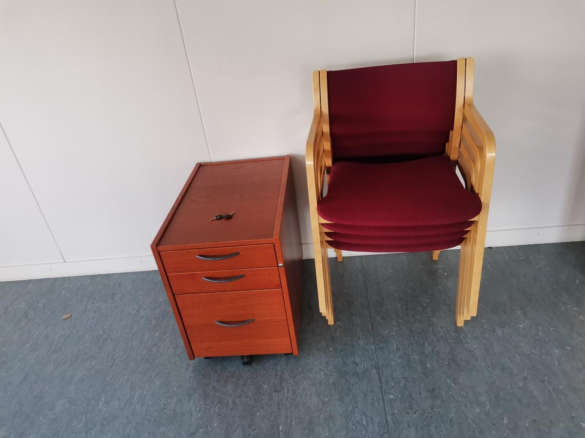 Div. kontormøbler og hyller