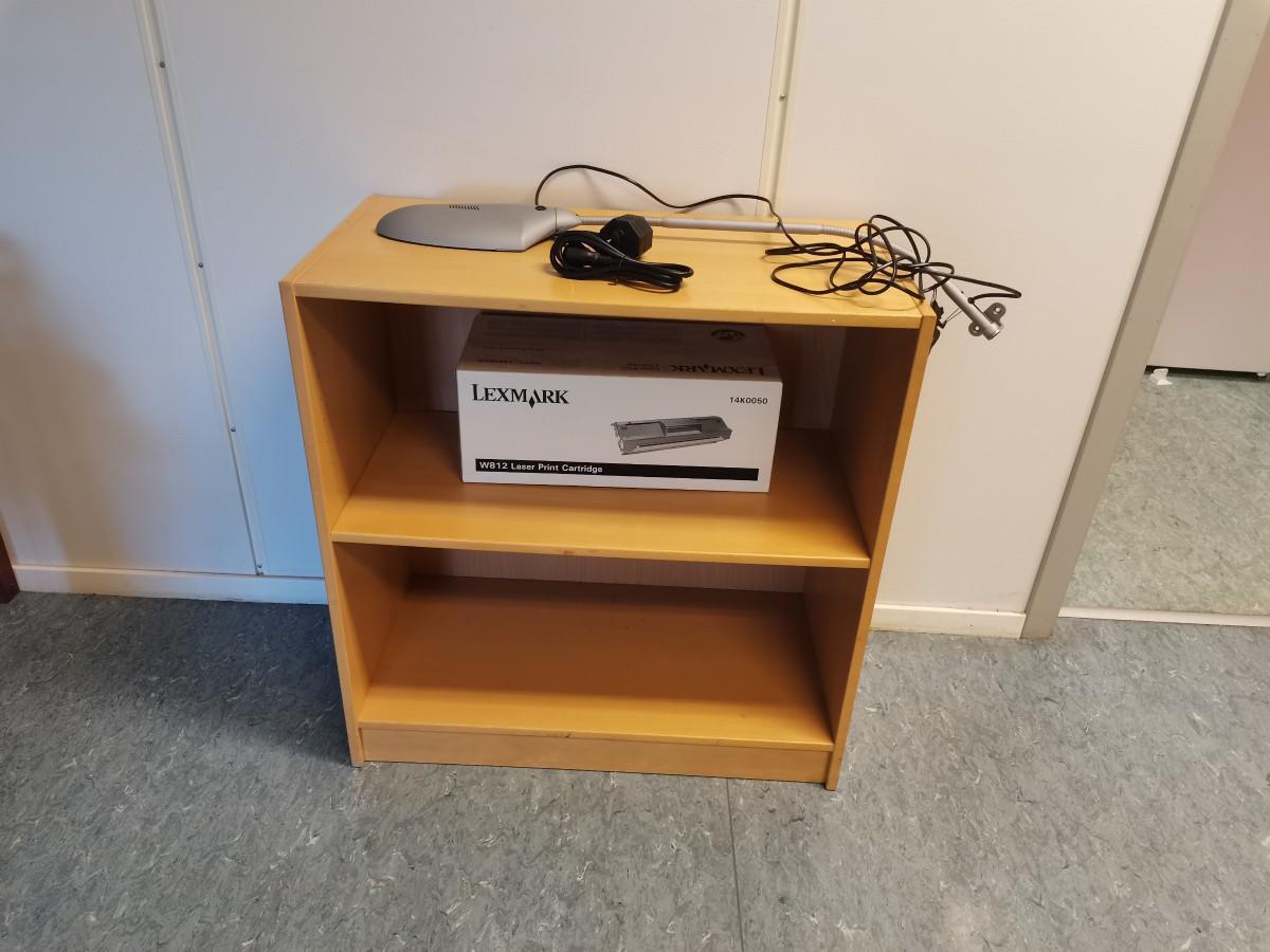 Div. kontormøbler og hyller