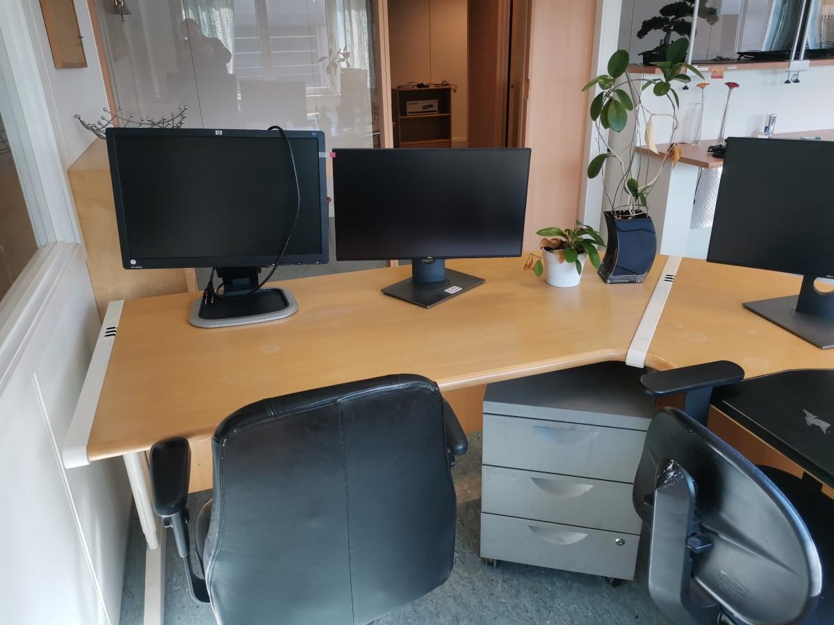 Div. kontormøbler og hyller
