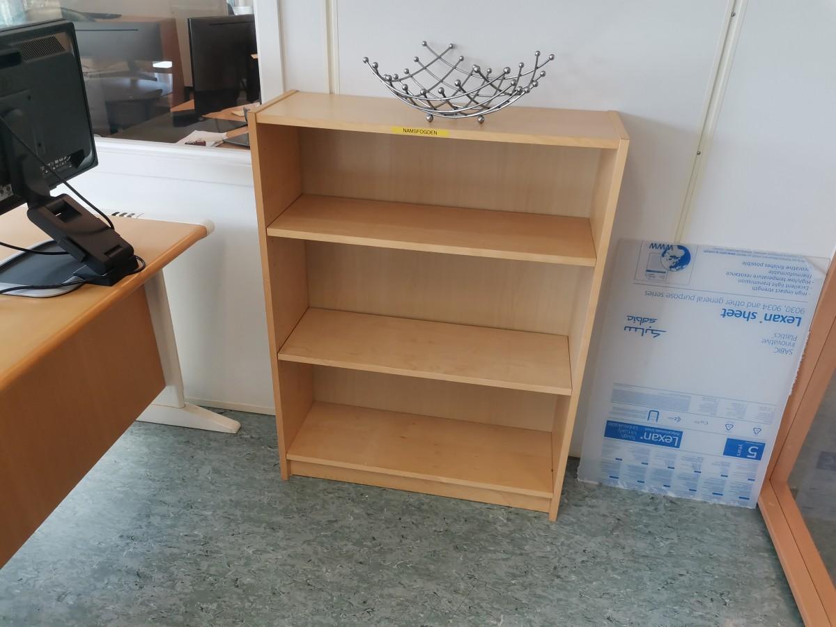 Div. kontormøbler og hyller