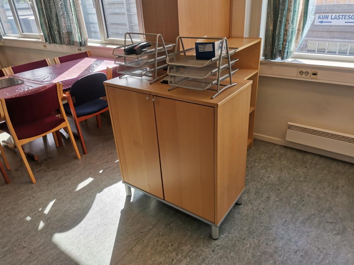 Div. kontormøbler og hyller