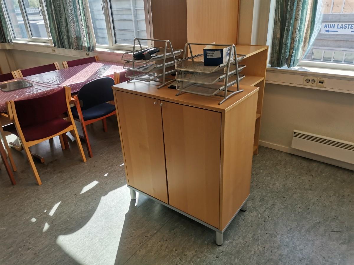 Div. kontormøbler og hyller